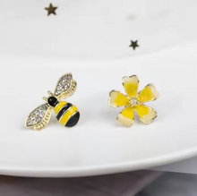 Load image into Gallery viewer, Bee and Flower Stud EArrigs. 18K Gold Plated Earrings
