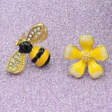 Load image into Gallery viewer, Bee and Flower Stud EArrigs. 18K Gold Plated Earrings
